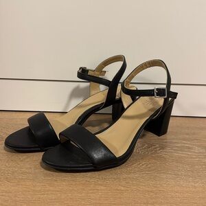 Naturalizer black block heeled sandals size 7